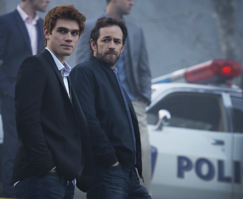 Criador de Riverdale dá detalhes sobre episódio em homenagem a Luke Perry