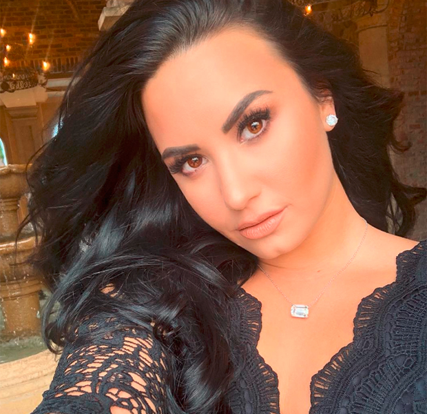 Demi Lovato faz nova tatuagem em homenagem a avó