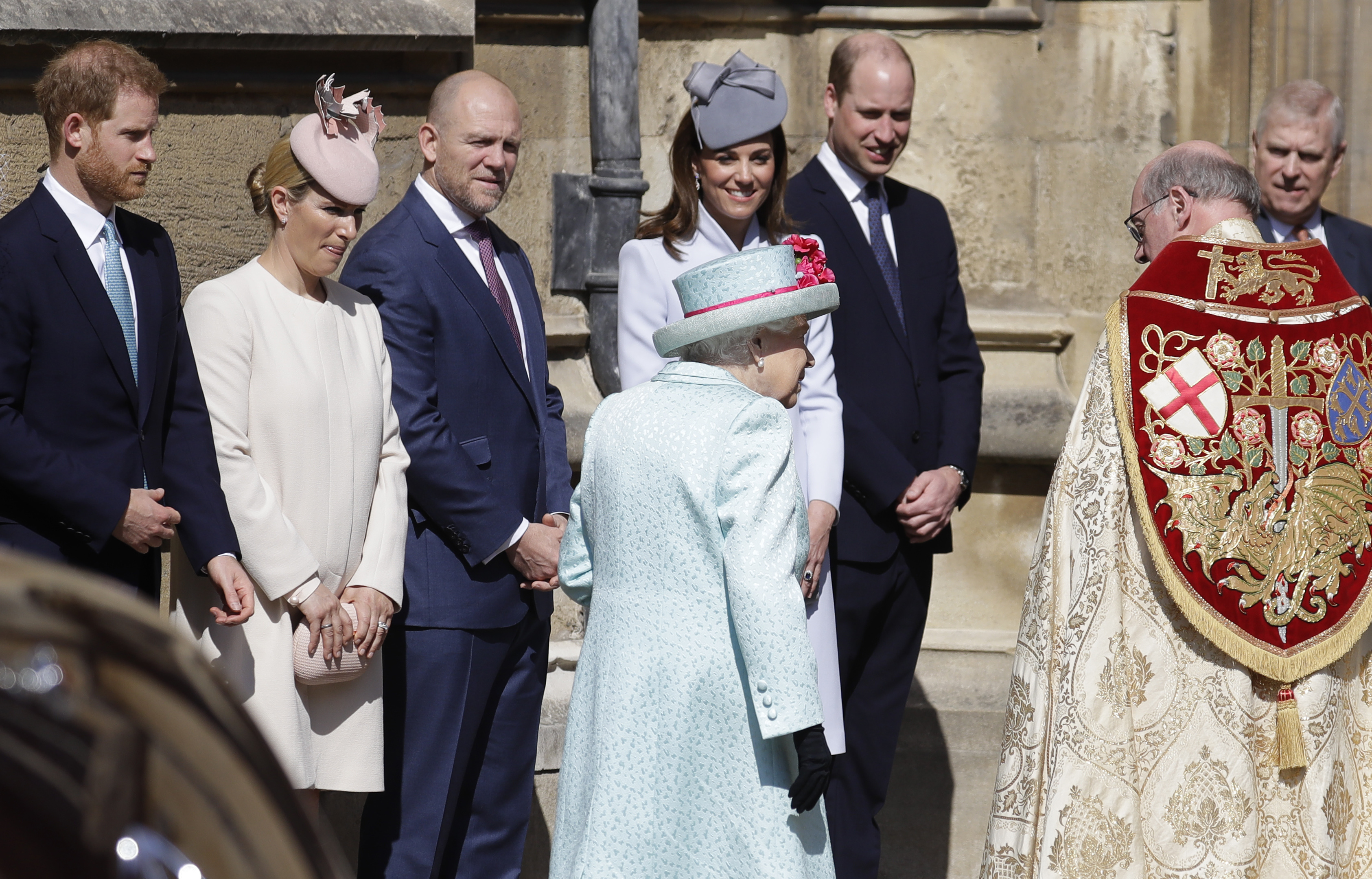 familia-real-kate-middleton-principe-william-harry-rainha-missa-de-pascoa familia-real-kate-middleton-principe-william-harry-rainha-missa-de-pascoa