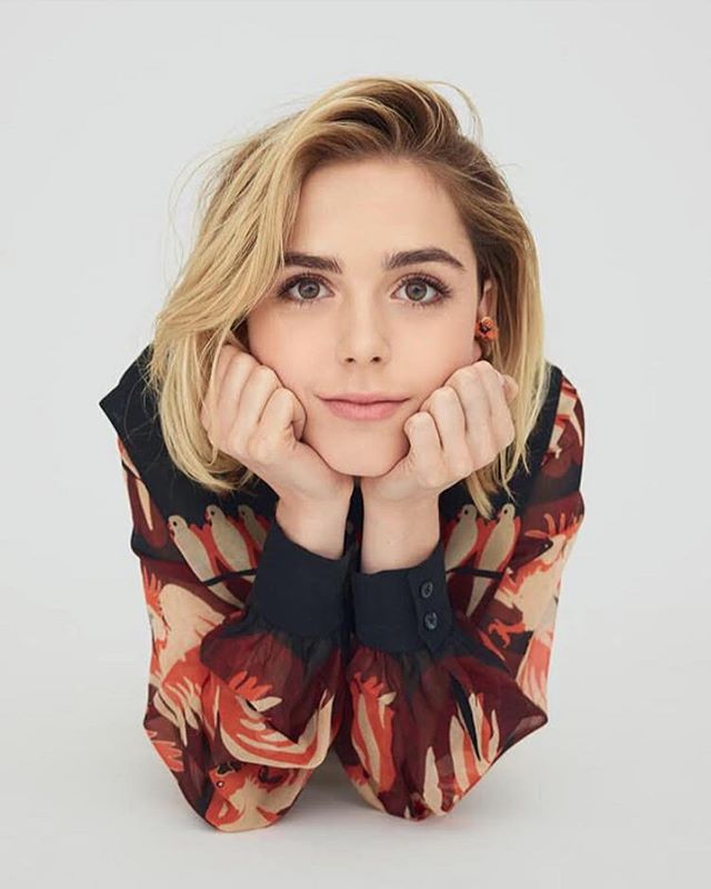 Kiernan Shipka, de Sabrina, opinou sobre tendências ~polêmicas~ da moda