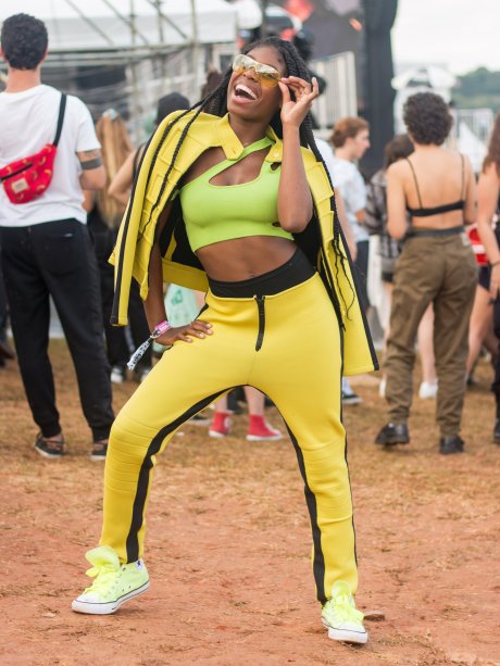 Se não for pra dar close, MC Soffia nem sai de casa, né? Nunca errou! Amarelo e neon são tendências para este ano.(@mcsoffia, 15 anos)