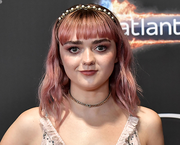 maisie-williams-tiara maisie-williams-tiara