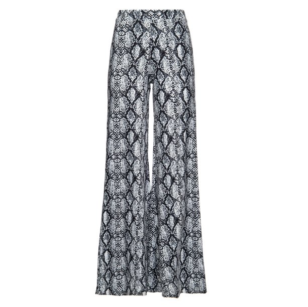 Calça flare Marisa (R$ 99,95*). Calça flare Marisa (R$ 99,95*).