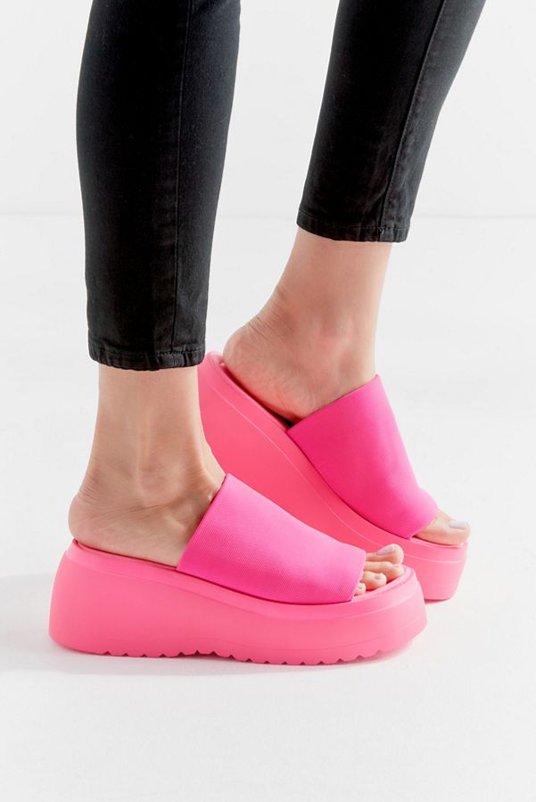 sandalia-plataforma-steve-madden-rosa