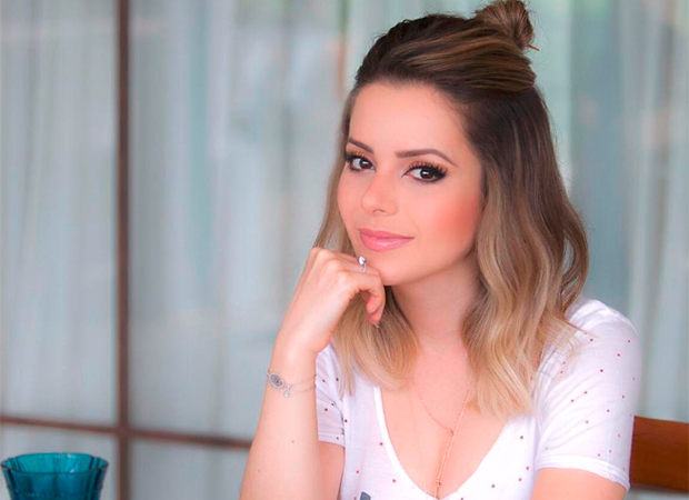 Clareou: Sandy mudou o cabelo e está mais loira!