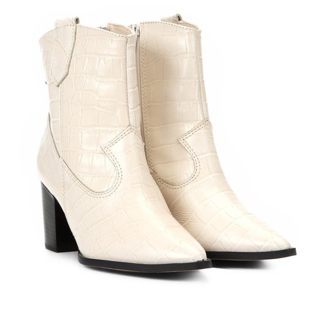 Bota Shoestock (R$ 399,90*). Bota Shoestock (R$ 399,90*).