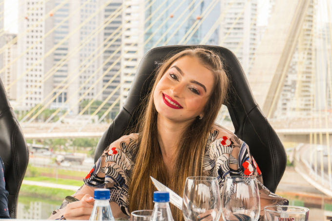 Maitê Faitarone comemorou seu aniversário a 50 metros de altura!