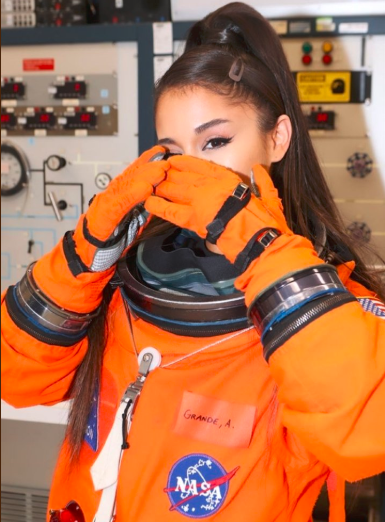 Ariana Grande visitou a NASA!