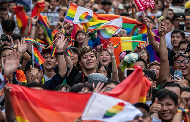 Taiwan se torna o primeiro país asiático a legalizar casamento homossexual