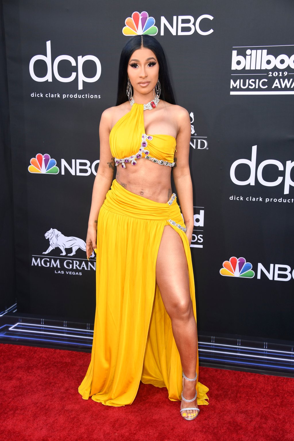 Cardi B revela que gostaria de colaborar com artista brasileira!