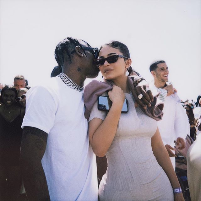 Kylie Jenner e Travis Scott estão em um relacionamento aberto, diz site