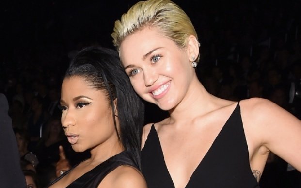 Miley Cyrus explica trecho de música em que cita Nicki Minaj e Cardi B