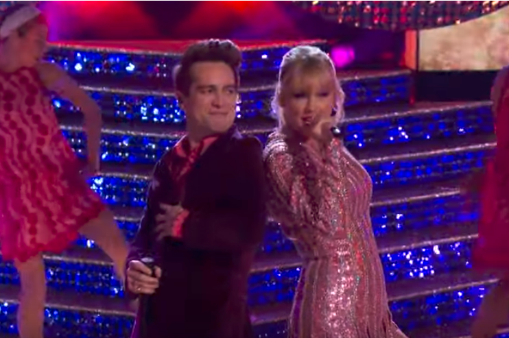 Taylor Swift e Brendon Urie fazem apresentação linda na final do The Voice