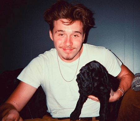 Brooklyn Beckham pagou um mico ao publicar post com as instruções de publi