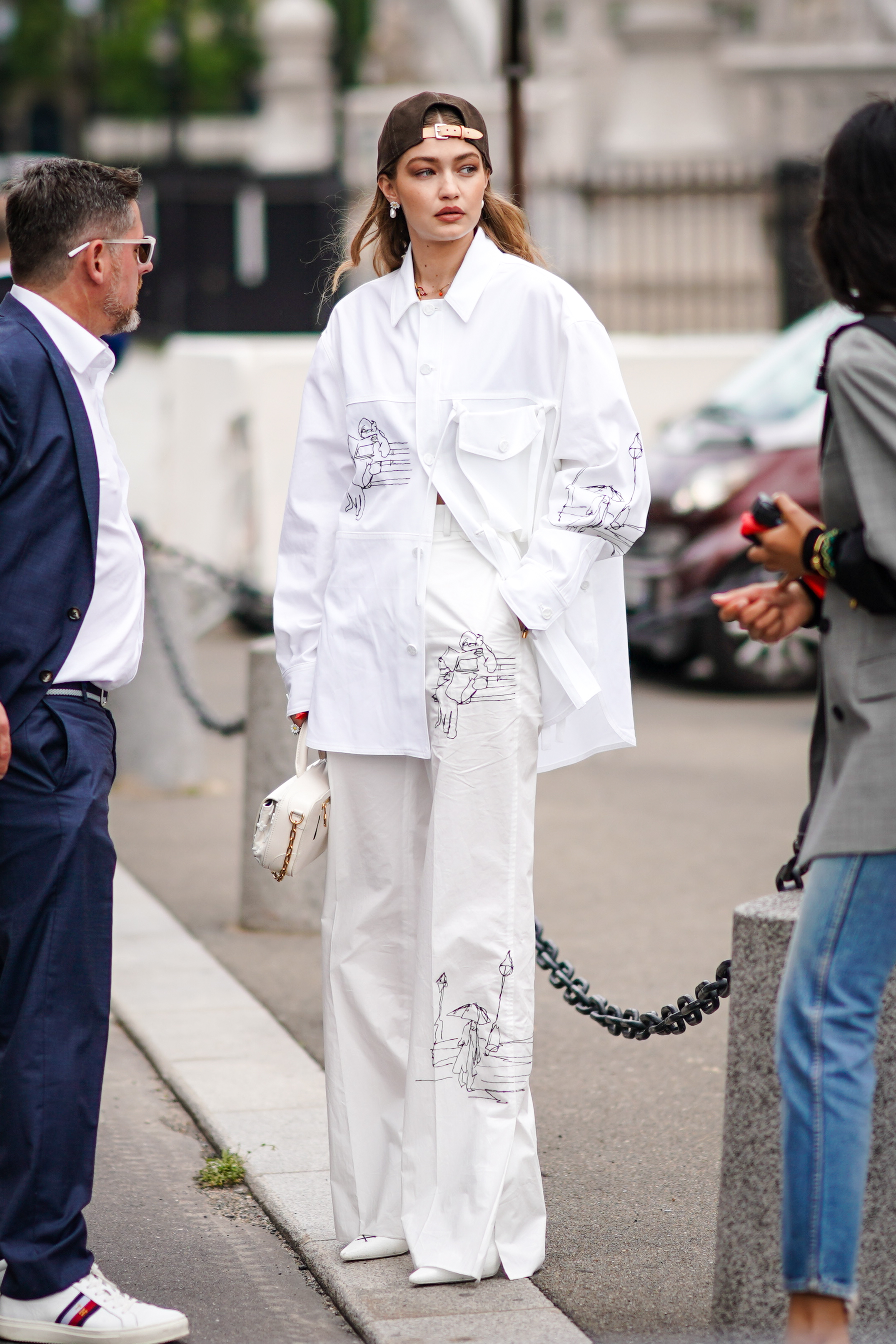 gigi-hadid-look-do-dia-bone