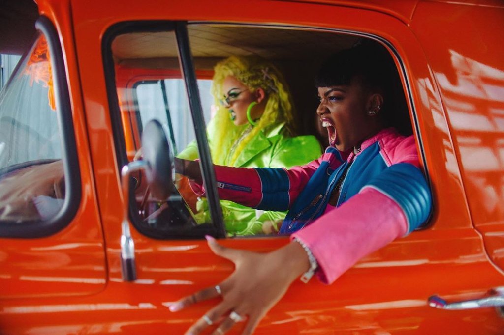 Continuação de Telephone? Gloria Groove e IZA lançam o clipe de YoYo