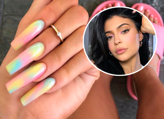 11 ideias de unha tie-dye, a nail art que conquistou Kylie Jenner