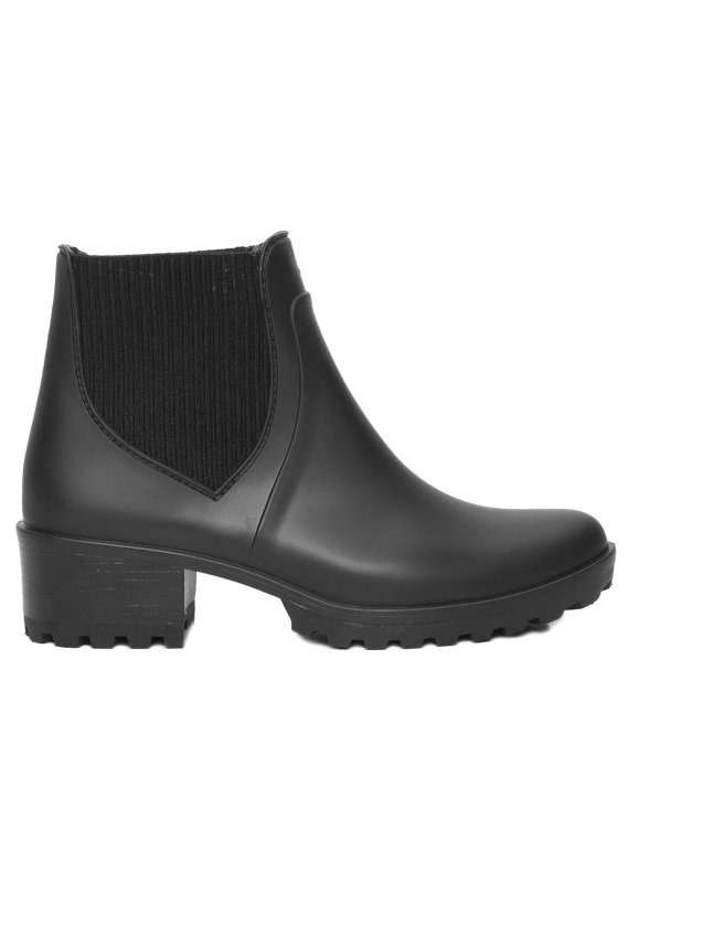 Bota preta Ana Capri (R$ 189,90*). Bota preta Ana Capri (R$ 189,90*).
