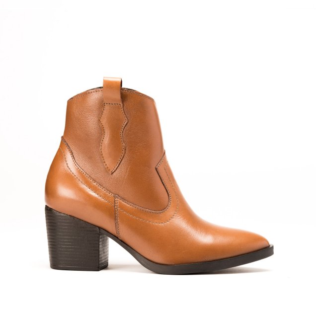 Bota country caramelo Sonho dos Pés (R$ 209,90*). Bota country caramelo Sonho dos Pés (R$ 209,90*).