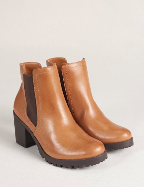 Bota Via Mia (R$ 259*).