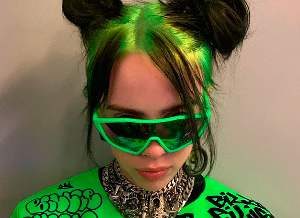 Tudo verde! Billie Eilish combinou as cores do cabelo e das unhas!