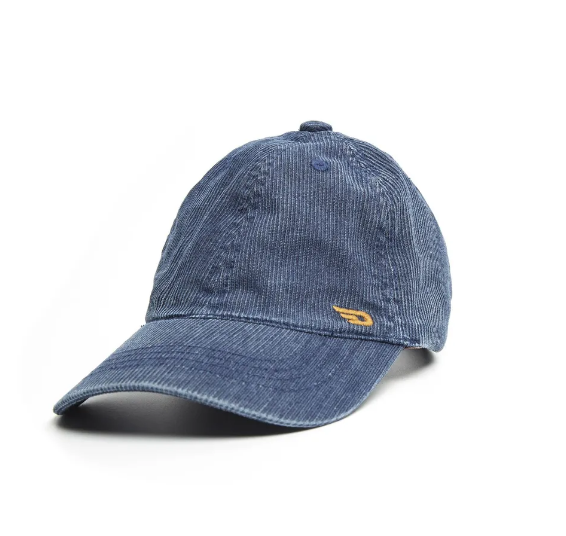 Boné Damyller (R$ 129*). Boné Damyller (R$ 129*).