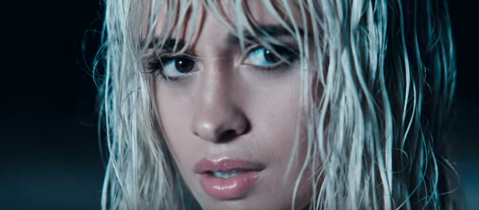 Camila Cabello está loira no clipe de Find U Again