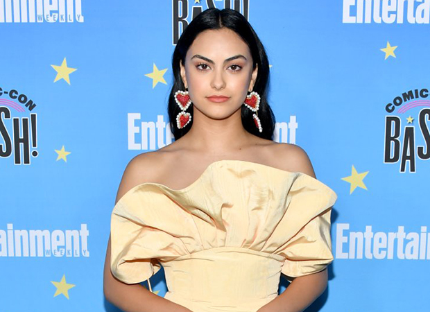 Veronica Lodge? Cami Mendes ficou a cara da personagem com este vestido