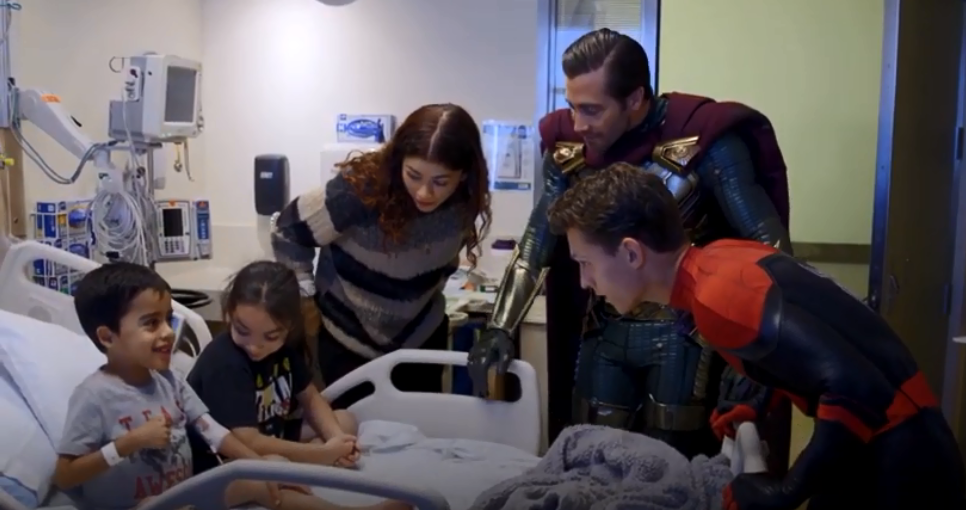 Que amor! Atores de Homem-Aranha: Longe de Casa visitam hospital infantil