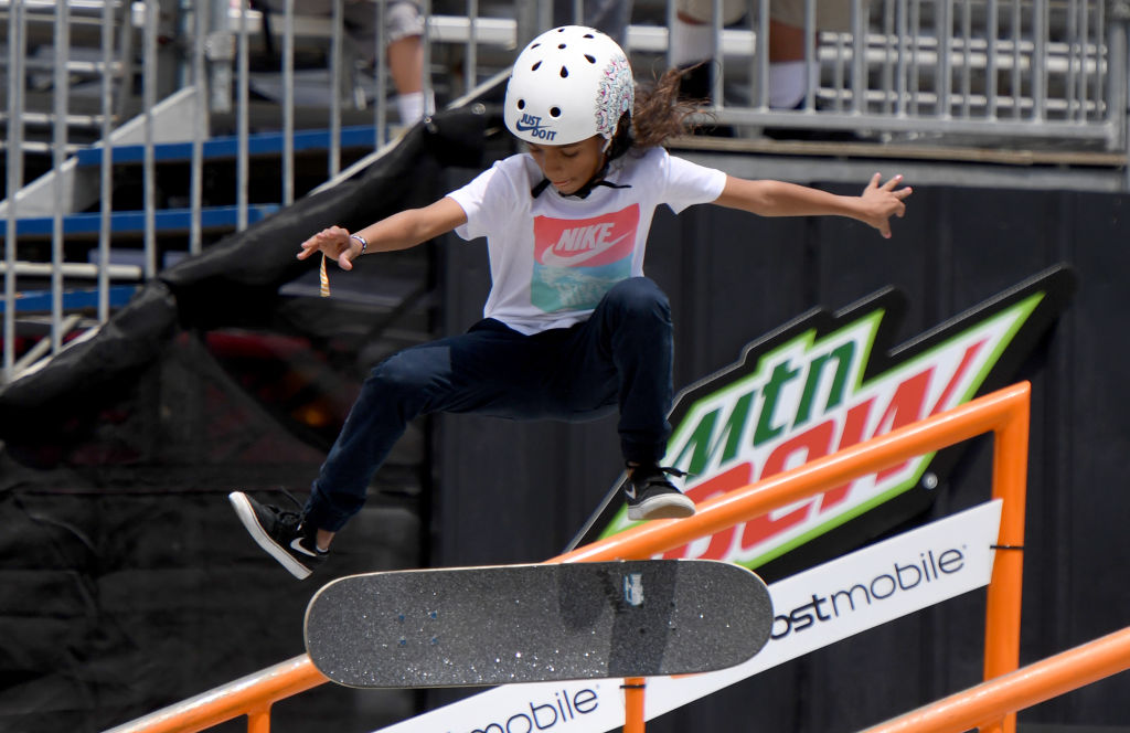 Brasileira de 11 anos se torna a mais jovem campeã de mundial de skate