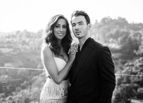 Fofos! Kevin Jonas posta foto comemorando 10 anos de pedido de casamento