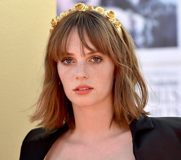 Maya-Hawke-tiara-flores-2 Maya-Hawke-tiara-flores-2