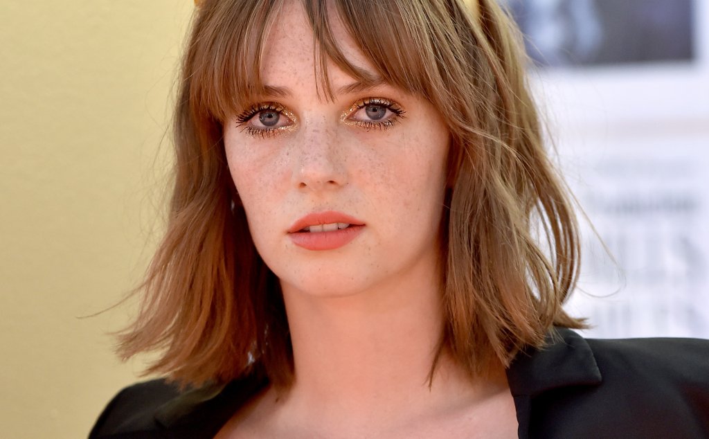 Maya Hawke, de Stranger Things, mostra novo jeito de usar coroa de flores