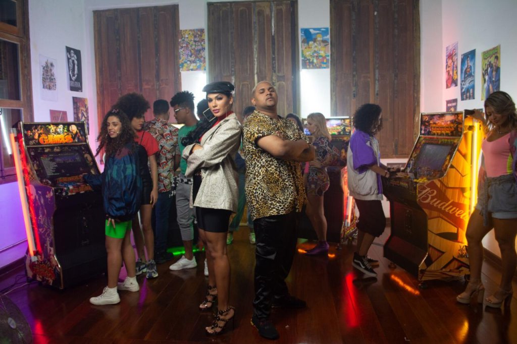 Kevin O Chris e Pocah fazem a festa no clipe de Resenha Lá Em Casa