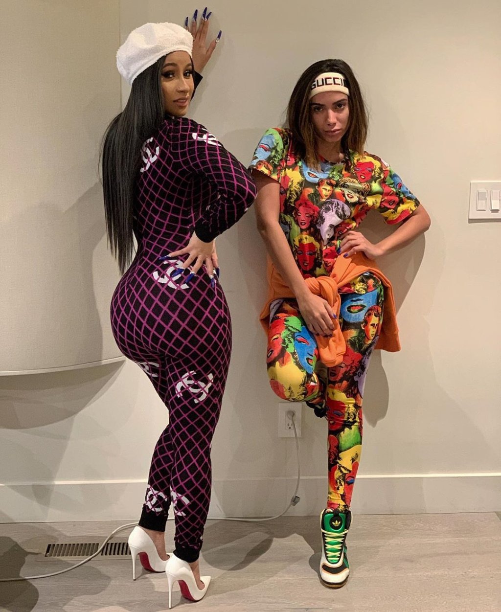 Anitta se encontra com Cardi B e confirma parceria com a rapper