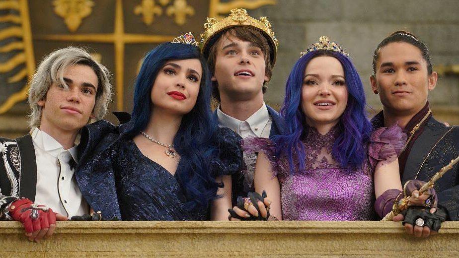 descendentes-foto Cameron Boyce, Sofia Carson, Mitchell Hope, Dove Cameron e Booboo Stewart em Descendentes
