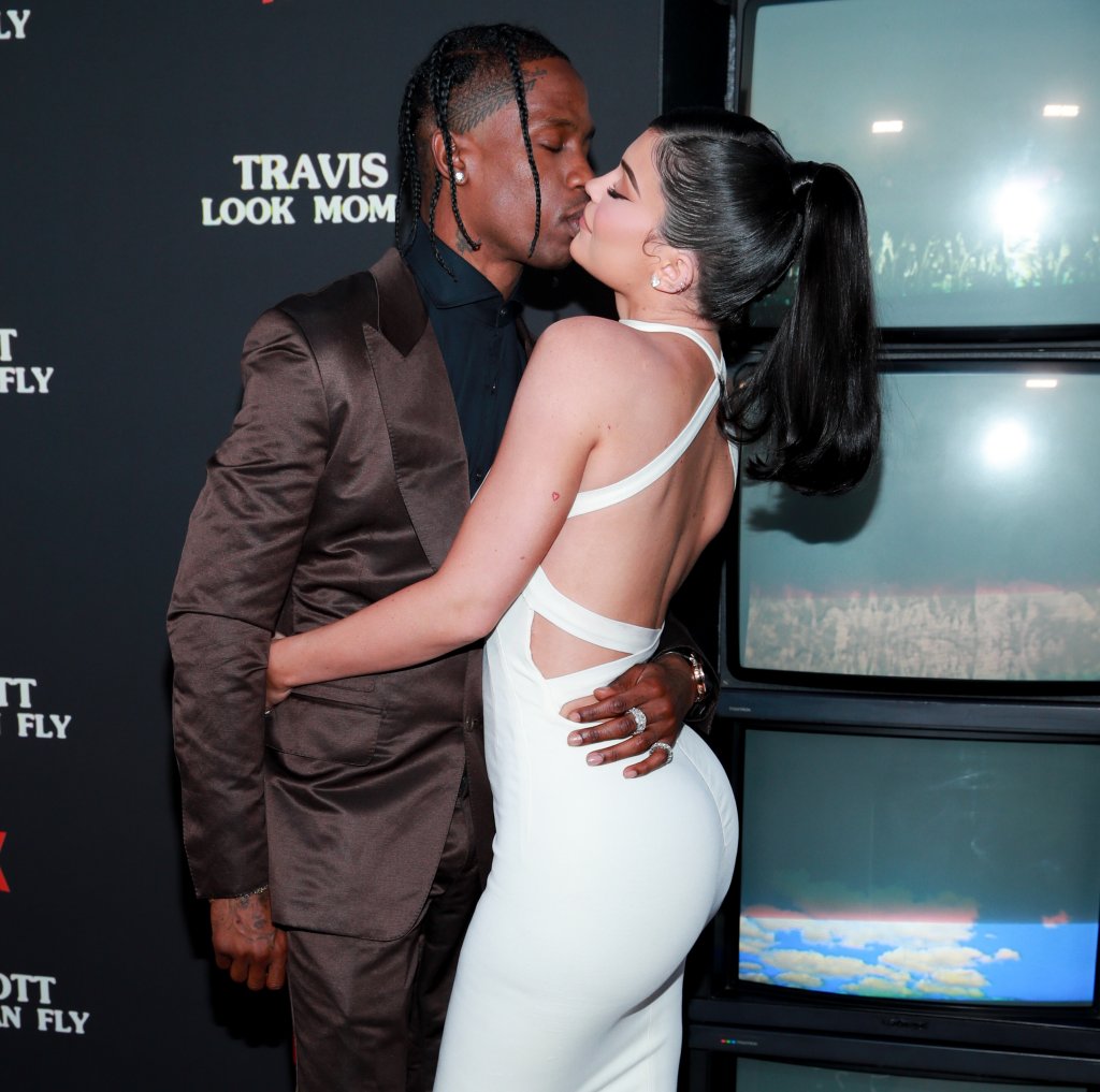 Kylie Jenner confirma término com Travis Scott e nega encontro com Tyga