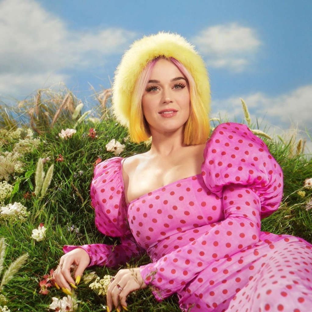 Katy Perry usou seus looks para esconder a gravidez e aqui estão as provas