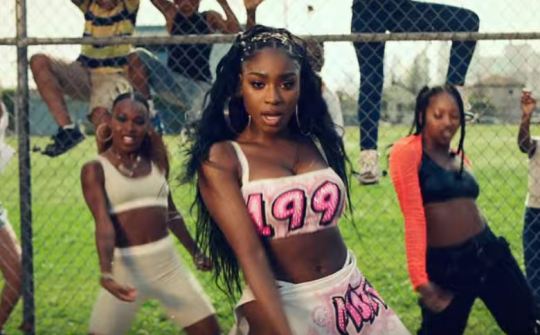 Normani voltou para os anos 2000 no clipe de Motivation