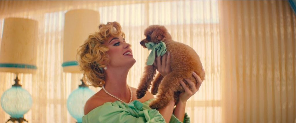 Own! Katy Perry lança clipe fofo de Small Talk ao lado de sua cachorrinha