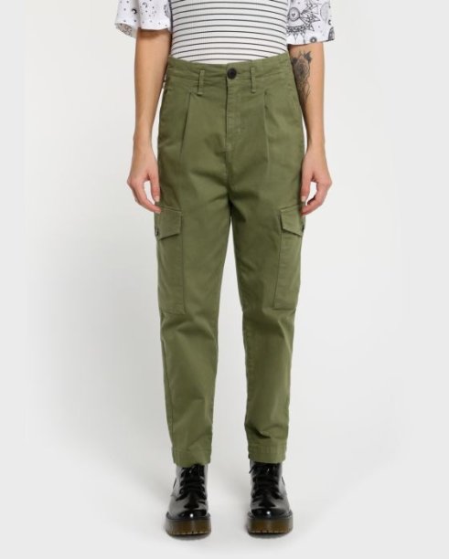 Calça cargo Riachuelo (R$ 119,90*). Calça cargo Riachuelo (R$ 119,90*).