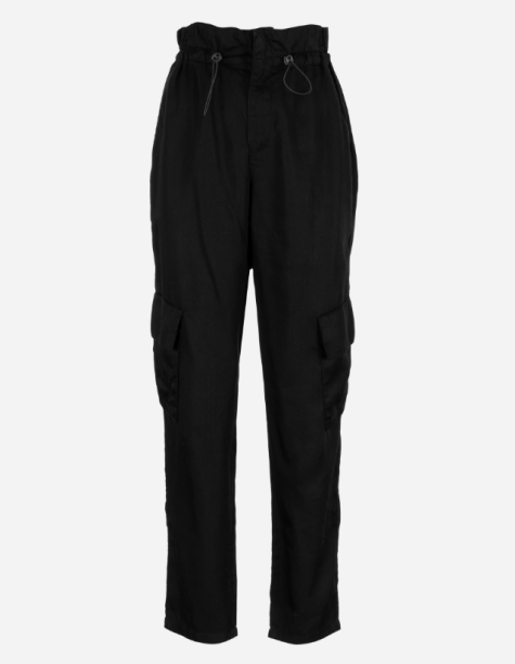 Calça cargo jogging Amaro (R$ 209,90*). Calça cargo jogging Amaro (R$ 209,90*).