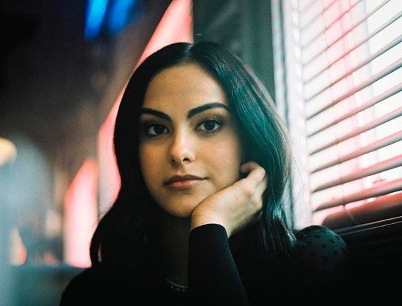 Camila Mendes revela que sofreu abuso sexual durante a faculdade