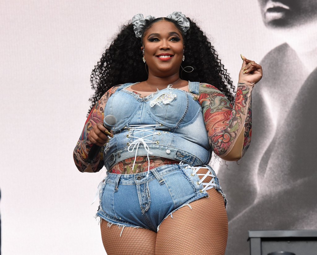 “Não malho pra ficar com o corpo que vocês consideram ideal”, diz Lizzo