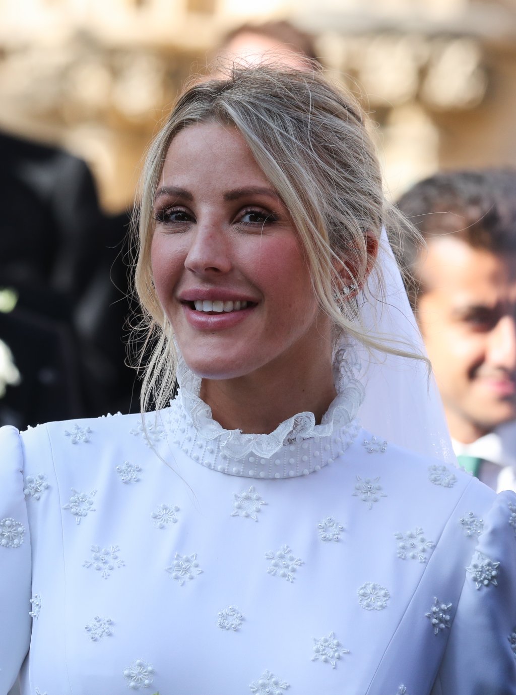 Ellie Goulding usou mais três looks noiva em seu casamento e ficou linda!