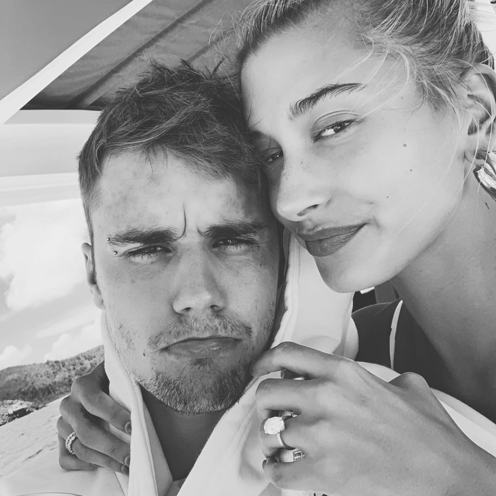 Justin Bieber fez um colar superfofo de miçangas para Hailey Baldwin