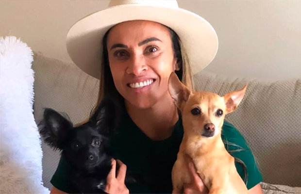 Atacante Marta está construindo abrigo para animais abandonados