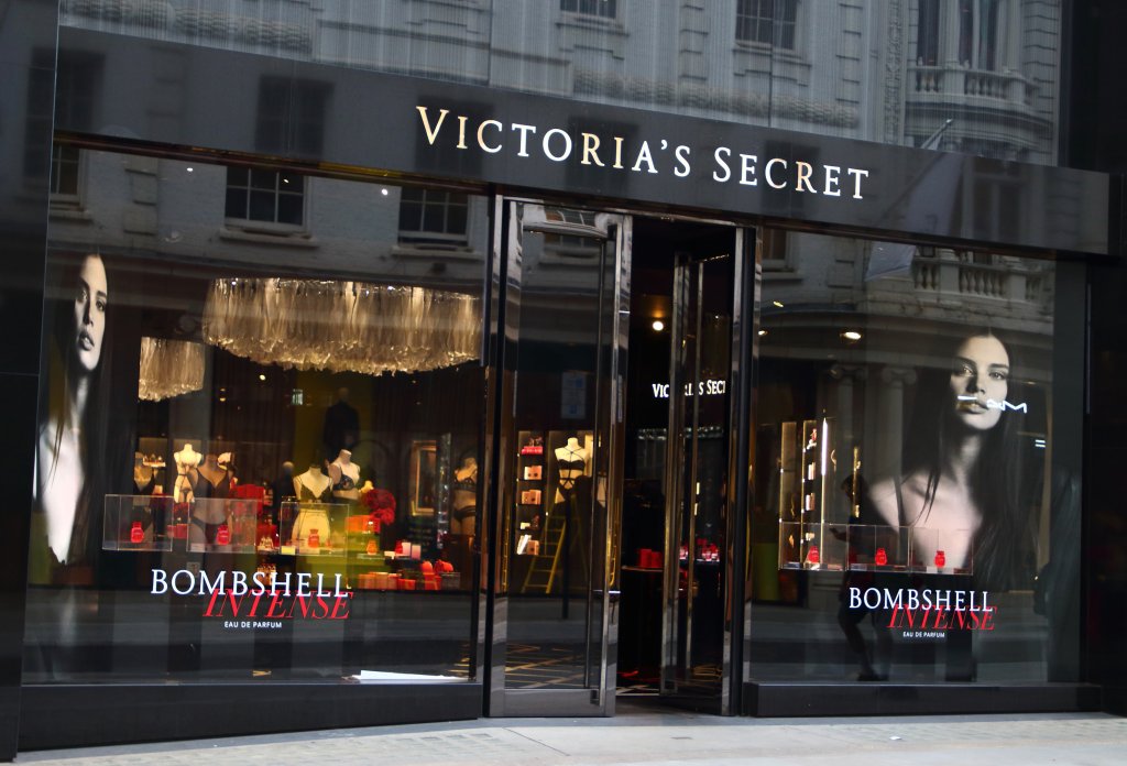 Victoria’s Secret contrata sua primeira modelo plus size