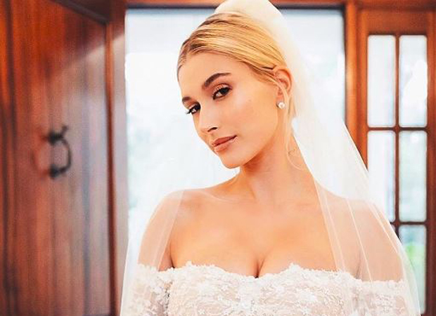 Hailey Bieber usou vestido de noiva com tênis em sua festa de casamento