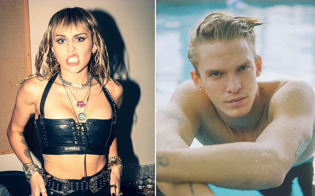 Novo amor? Miley Cyrus é vista aos beijos com Cody Simpson